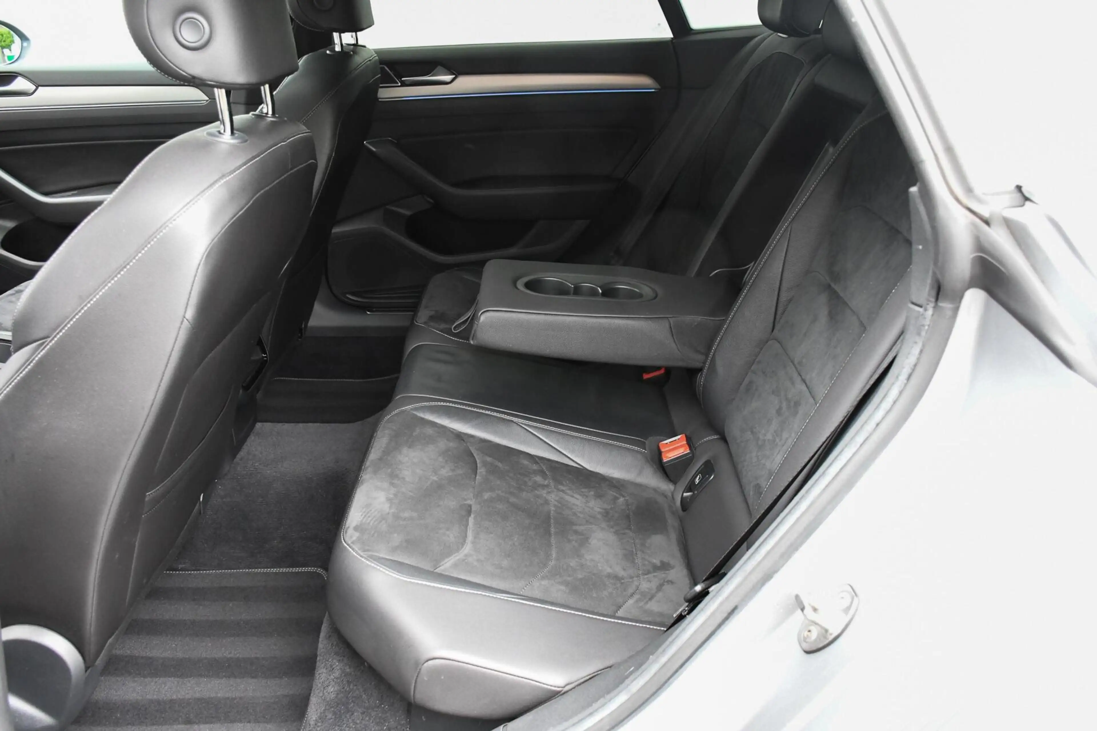 Volkswagen Arteon 1.5 TSI Business Panoramadak R-line Trekhaak — photo 38