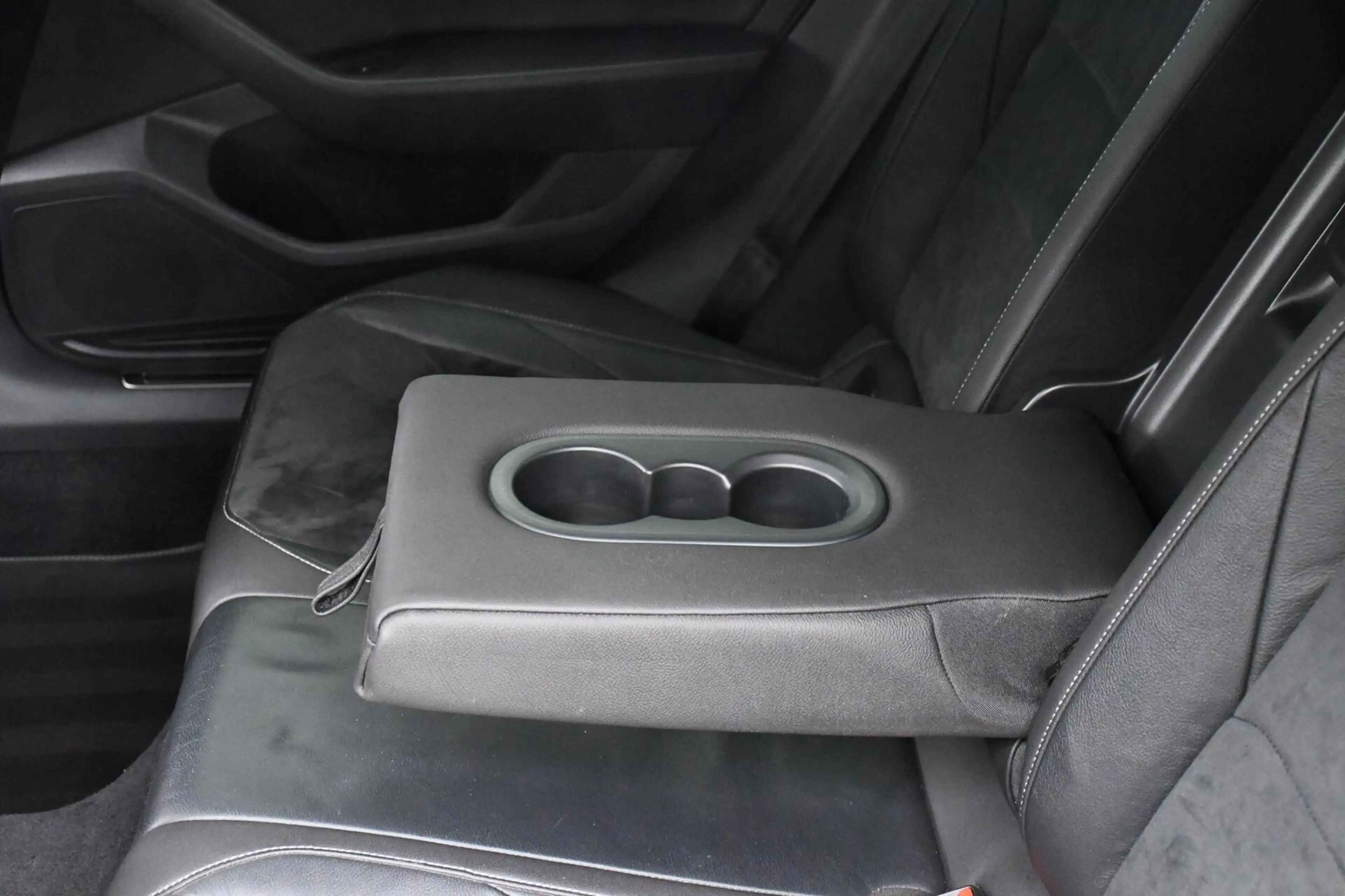 Volkswagen Arteon 1.5 TSI Business Panoramadak R-line Trekhaak — photo 42