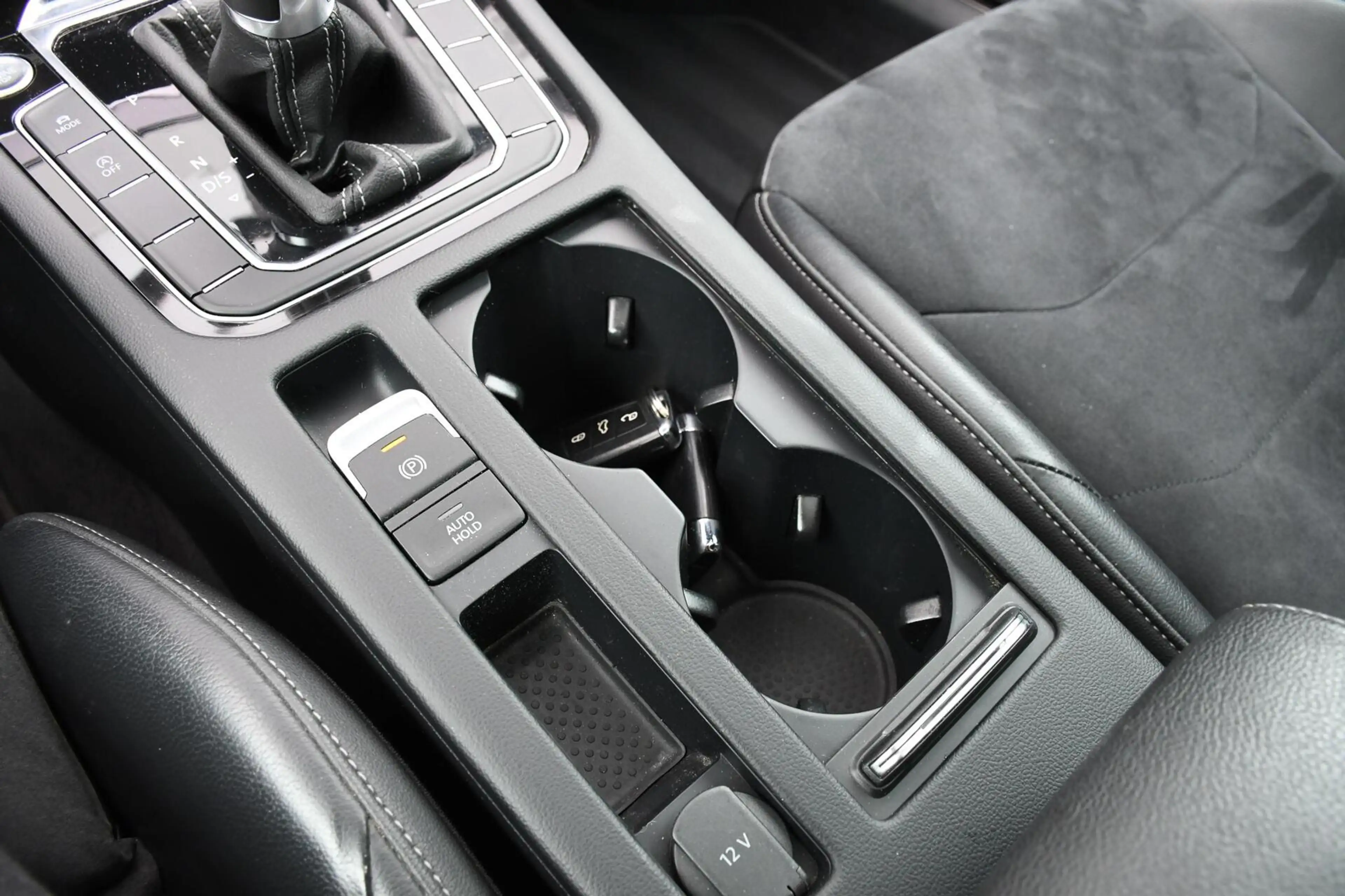Volkswagen Arteon 1.5 TSI Business Panoramadak R-line Trekhaak — photo 22