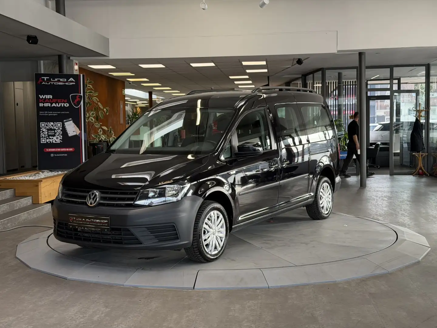Volkswagen Caddy 2.0 TDI MAXI 7-Sitzer 1-Hand *AHK*Tempomat* Schwarz - 1