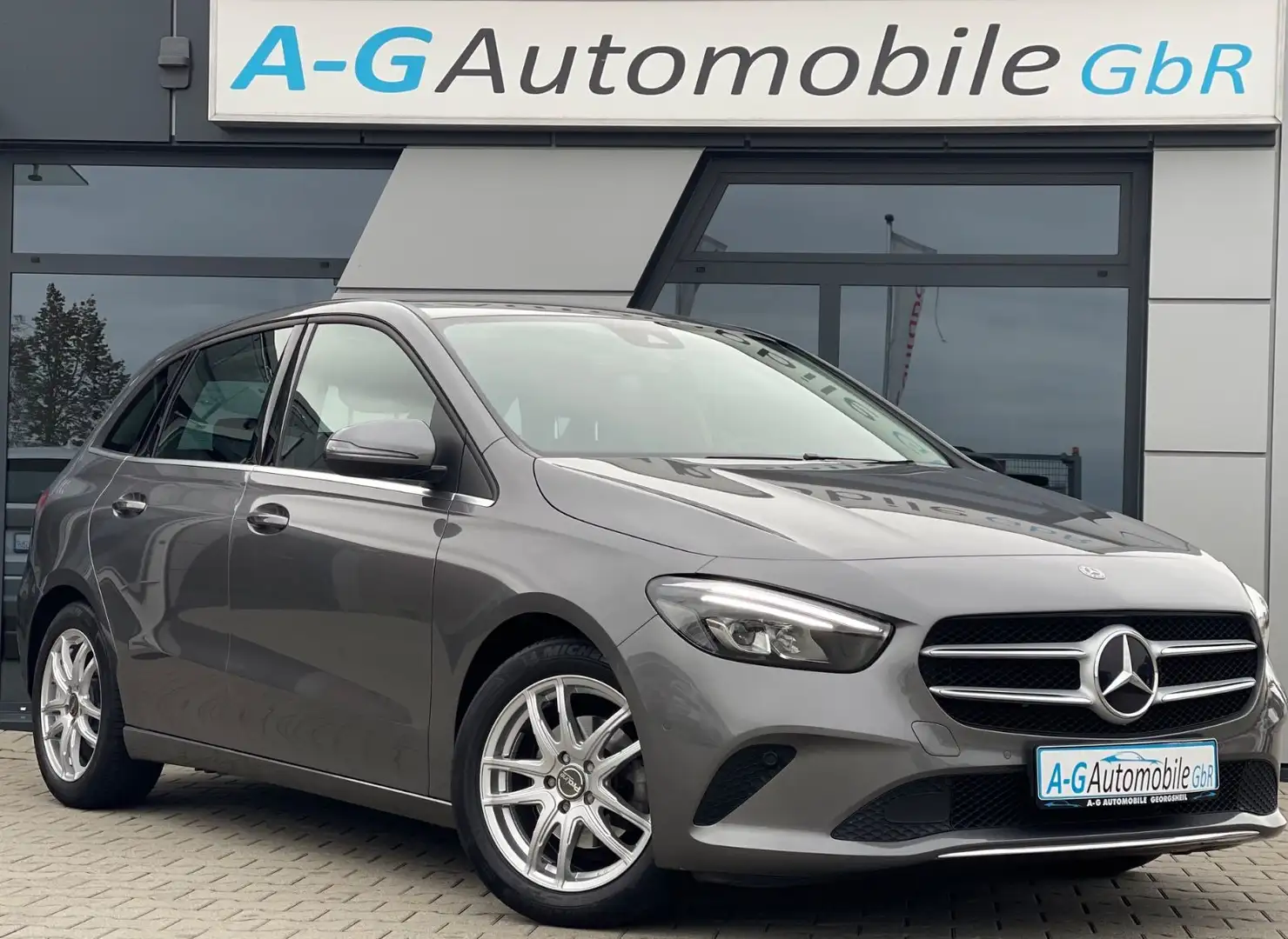 Mercedes-Benz B 180 Style Automatik NUR 46 TKM AHK LED KAMERA Grau - 1