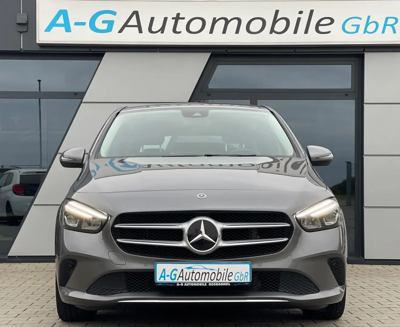 Mercedes-Benz B 180 Style Automatik NUR 46 TKM AHK LED KAMERA Grau - 2