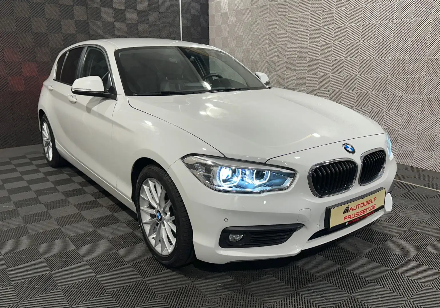 BMW 118 i Lim.*ADVANTAGE*LED-HIFI-ACC-PDC-NAVI-SHZ Blanc - 1