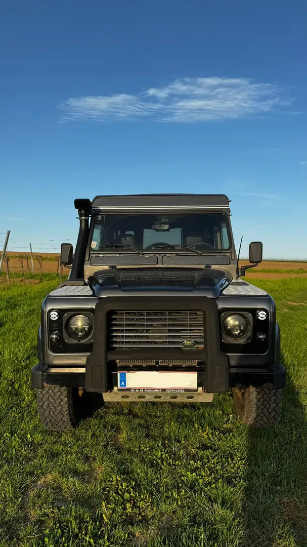 Land Rover Defender 110 Station Wagon E - 2