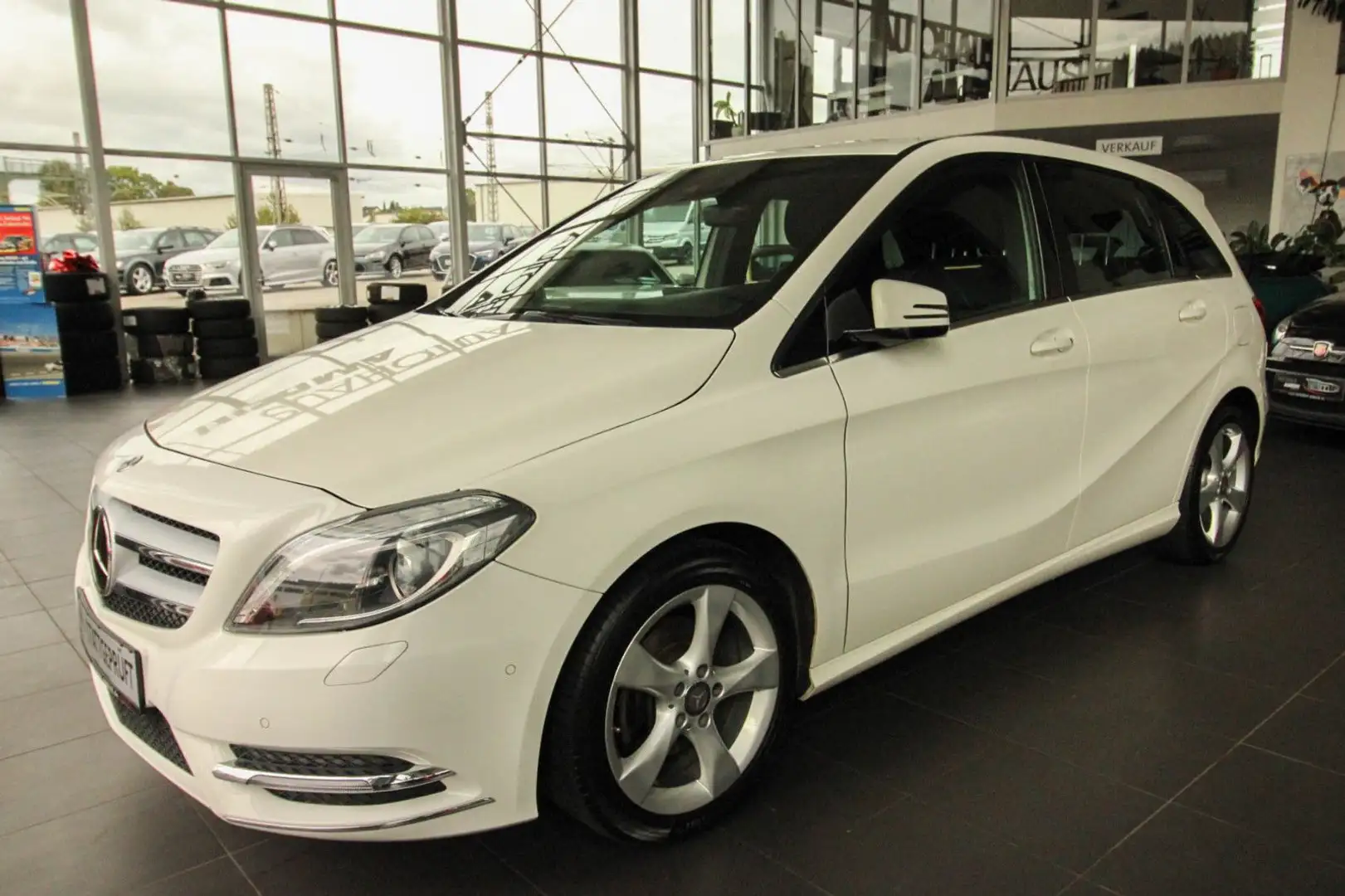 Mercedes-Benz B 200 Sports Tourer/Sport-Paket/Park-Assistent Blanc - 1