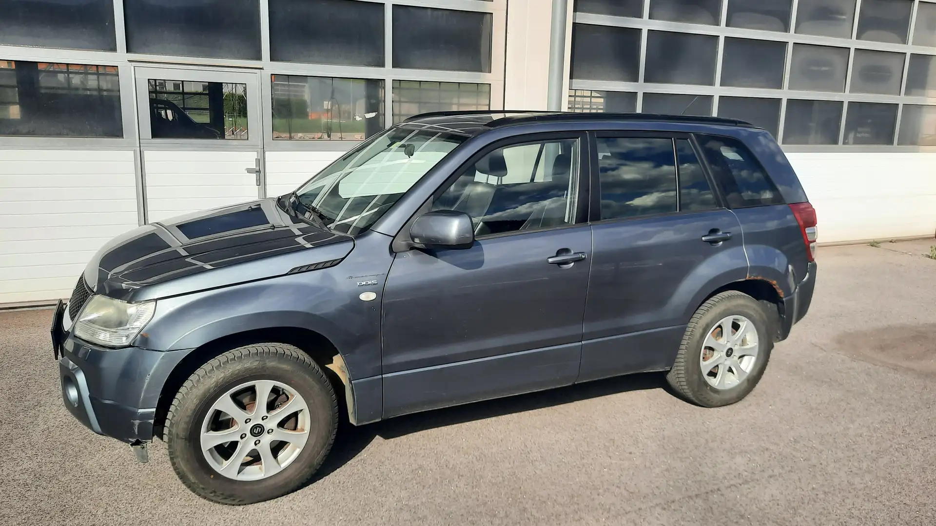 Suzuki Grand Vitara 1,9 DDiS deluxe Grau - 1