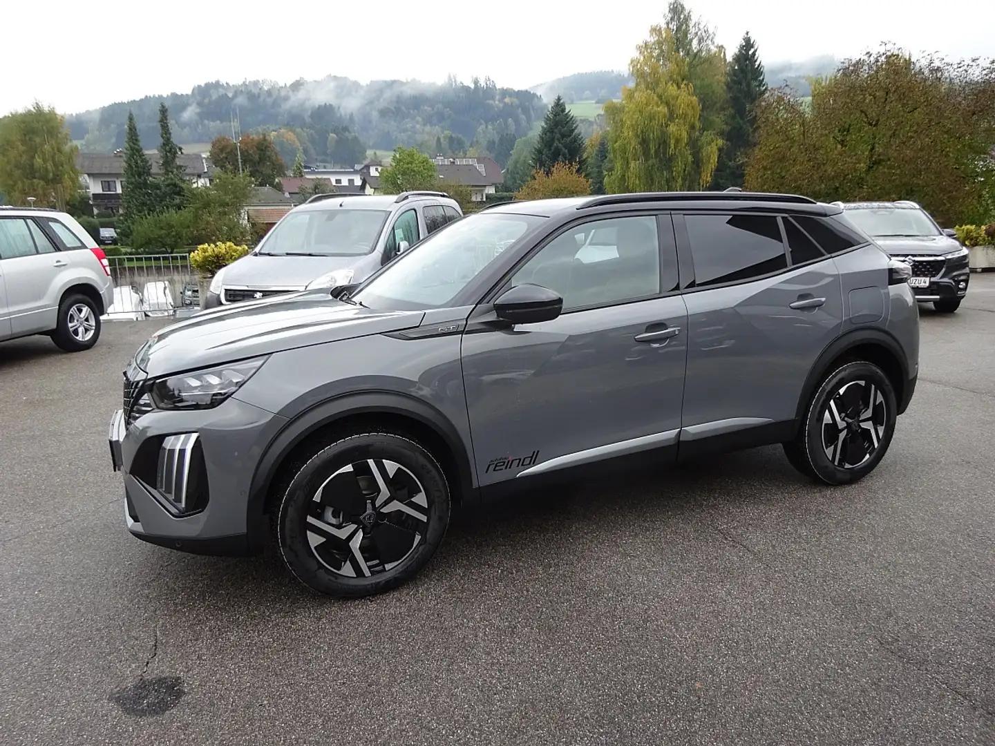 Peugeot 2008 PureTech 130 GT EAT8, Grau - 1