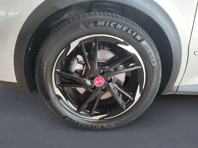 DS Automobiles DS 7 Crossback view 9