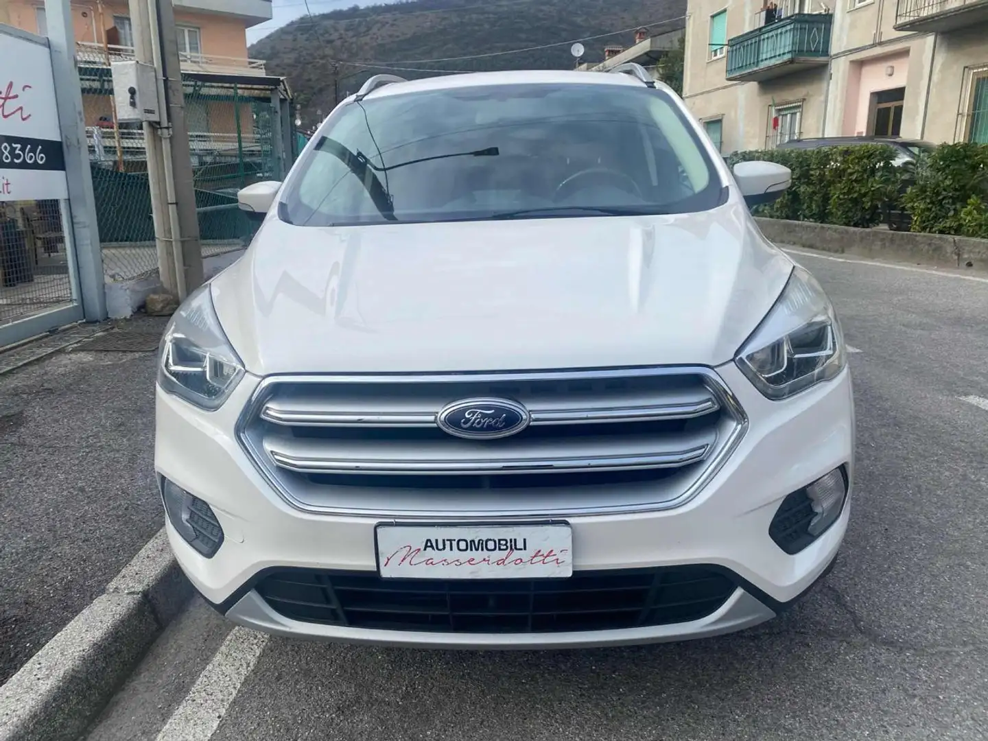 Ford Kuga 2.0 TDCI 120 CV S&S 2WD Powershift Stealth Weiß - 2