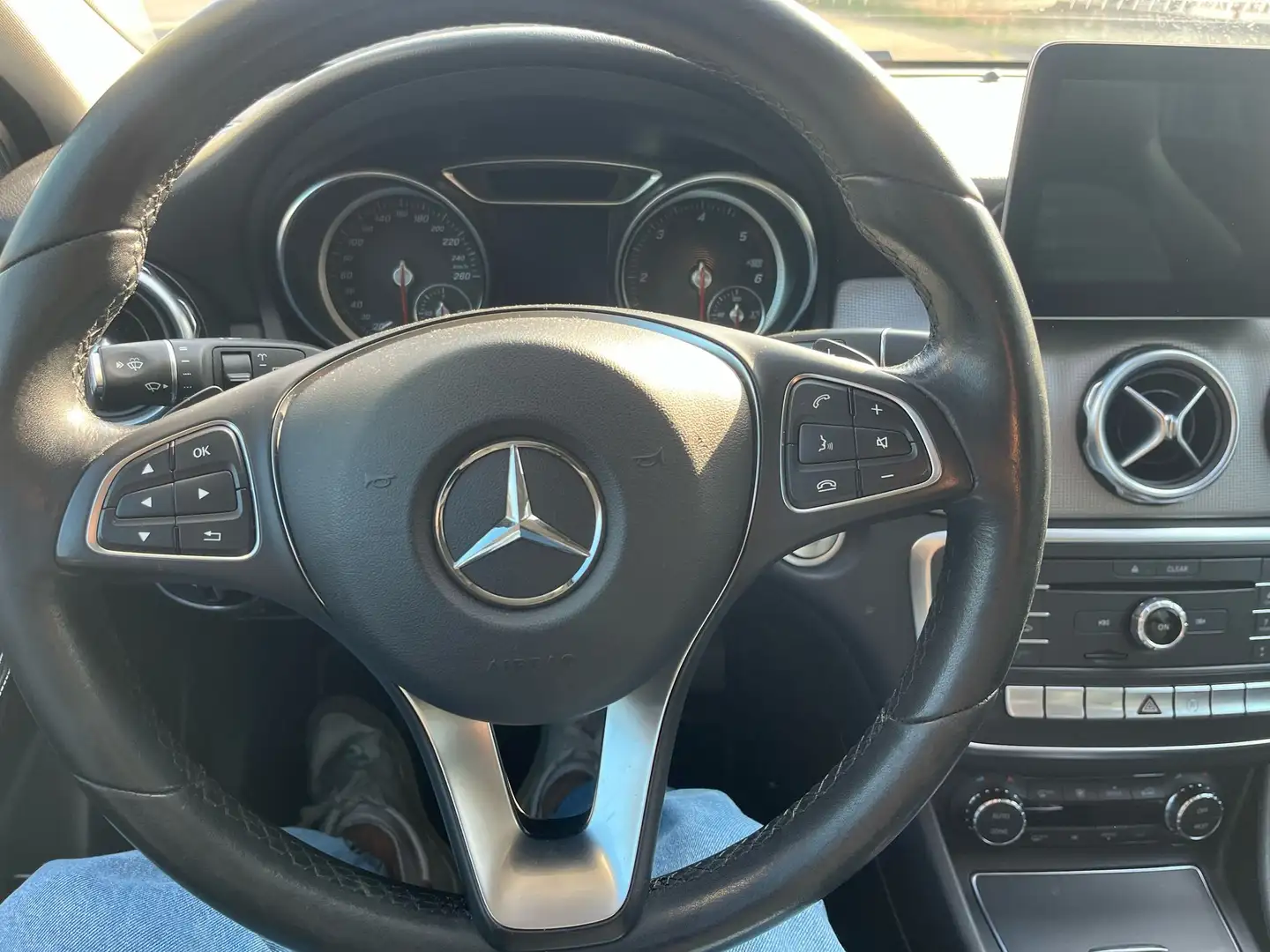 Mercedes-Benz GLA 180 GLA 180 d Business auto Grigio - 1