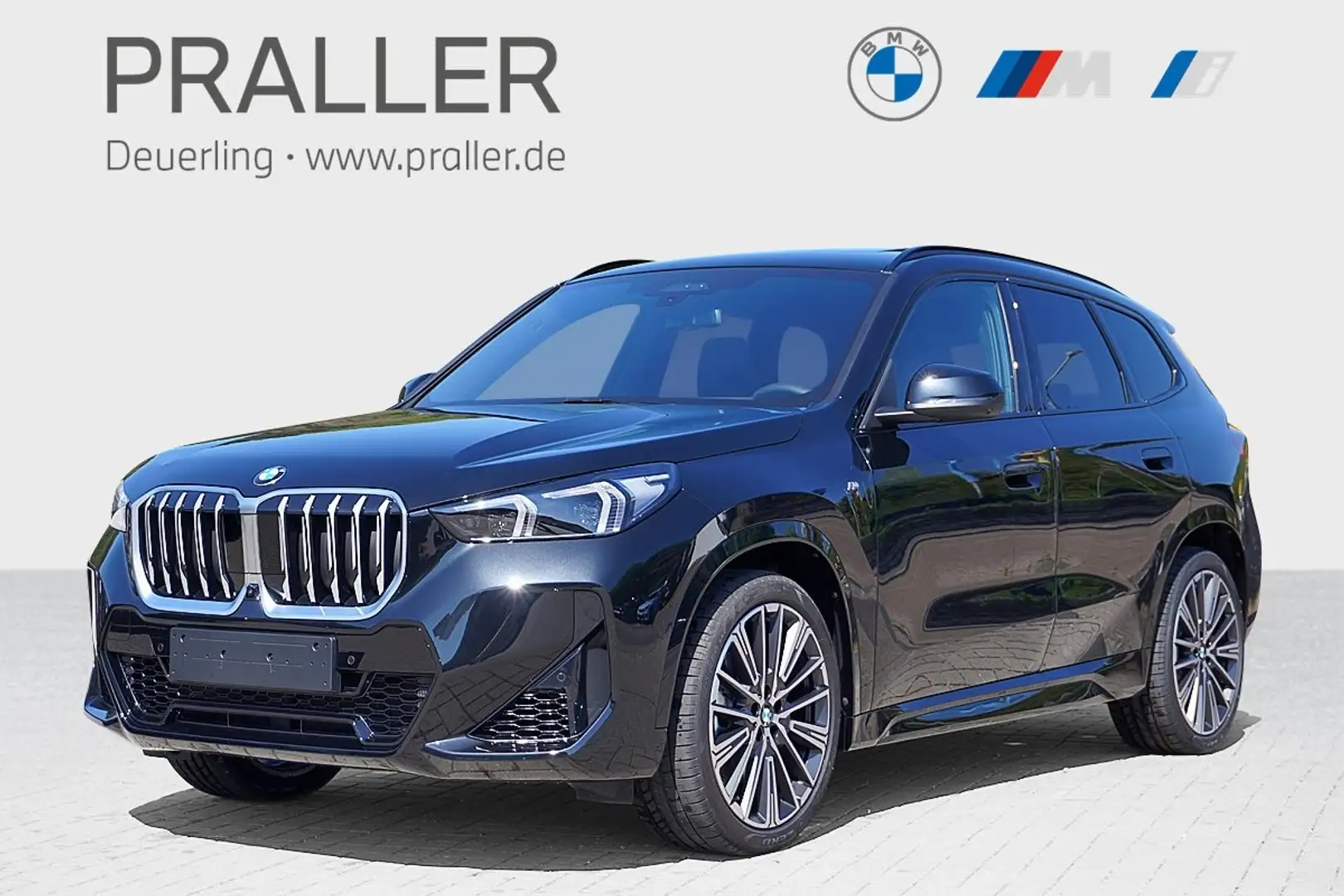BMW X1 xDrive23i M Sport Glasdach AHK ACC HeadUp 360Kamer Zwart - 1
