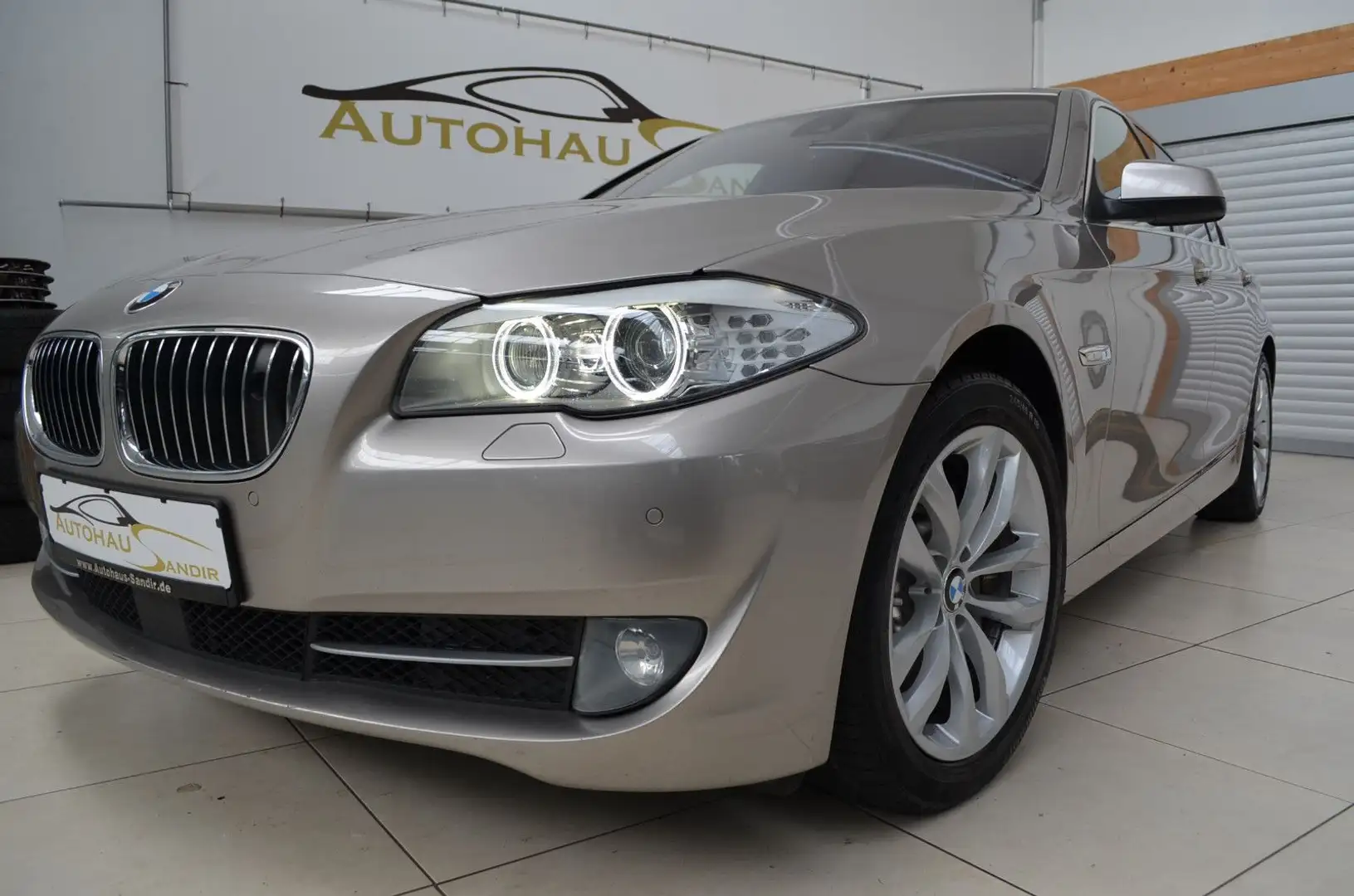 BMW 550 i xDrive ~Navi~Leder~GSD~Keyles~HuD~Soft~Nigh Argent - 1