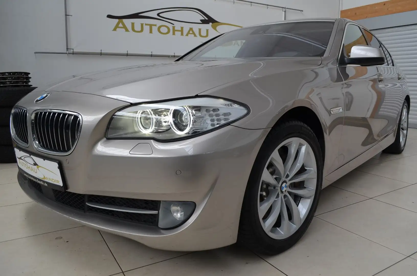 BMW 550 i xDrive ~Navi~Leder~GSD~Keyles~HuD~Soft~Nigh Argent - 2