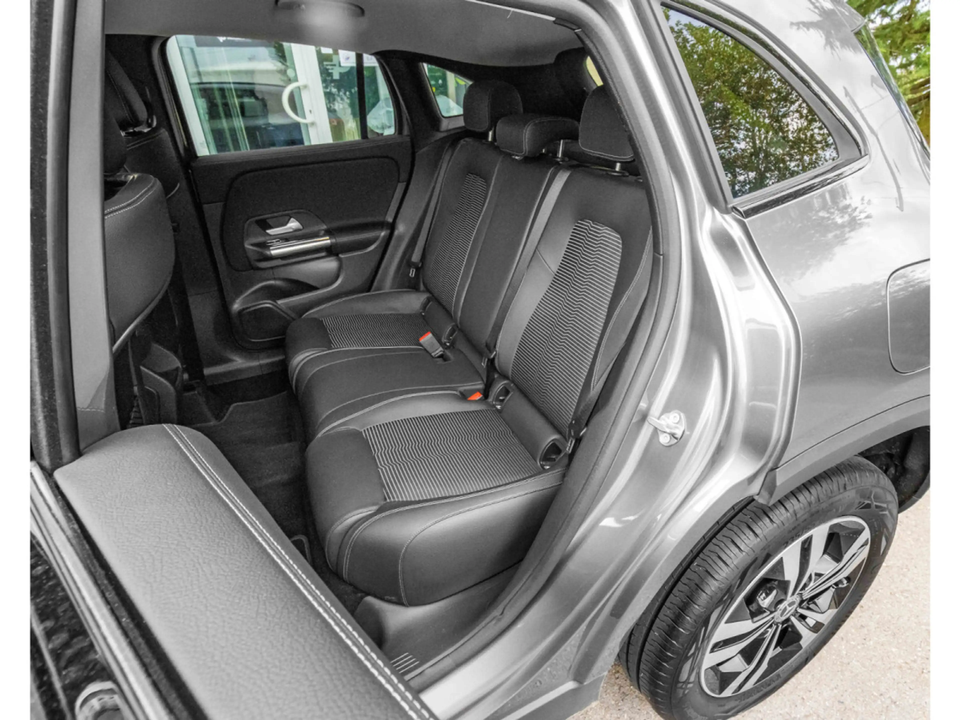 Mercedes-Benz GLA 180 GLA 180/APPLECARPLAY/AMG/18/KAMERA/LED/MERCEDES SE — photo 13
