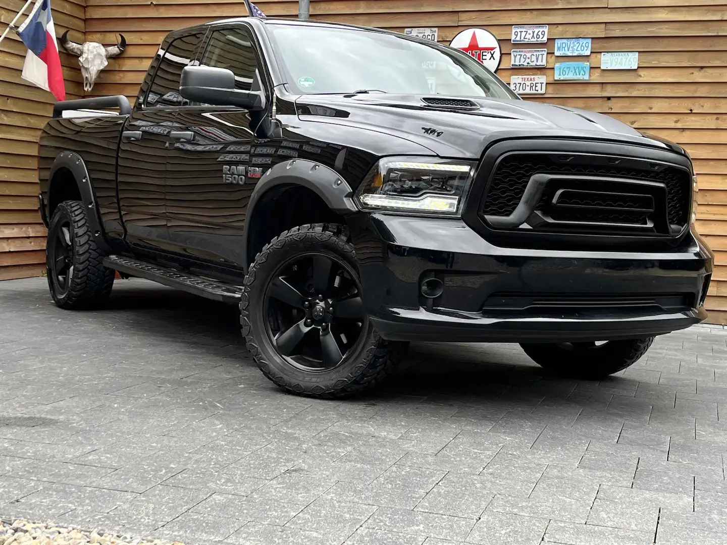Dodge RAM 1500 5,7L 4x4 Offroad LPG Carplay Leder Negro - 2