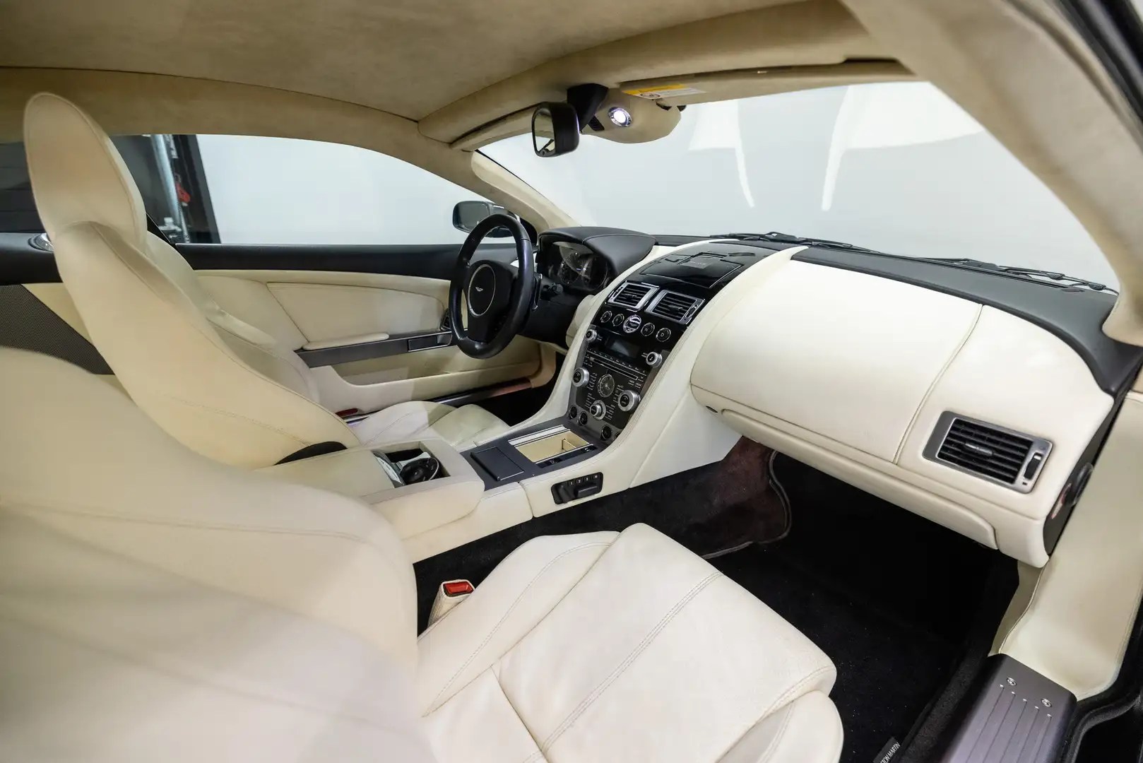 Aston Martin DB9 5.9 V12 Touchtronic Btw auto, Fiscale waarde € 22. Zwart - 2