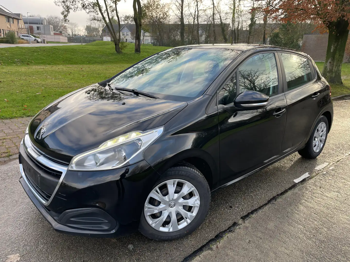 Peugeot 208 208 PureTech 82 Active Noir - 1