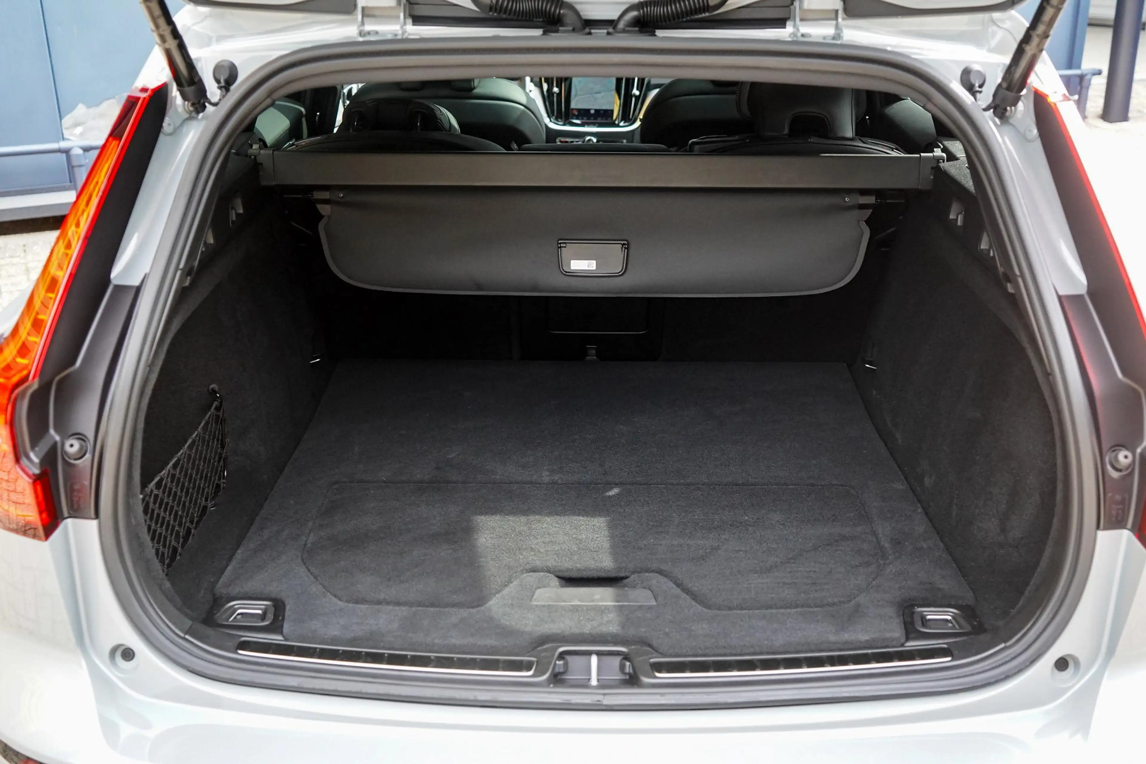 Volvo V60 T8 Plug-in hybrid AWD Plus Dark | Trekhaak | Panor — photo 10