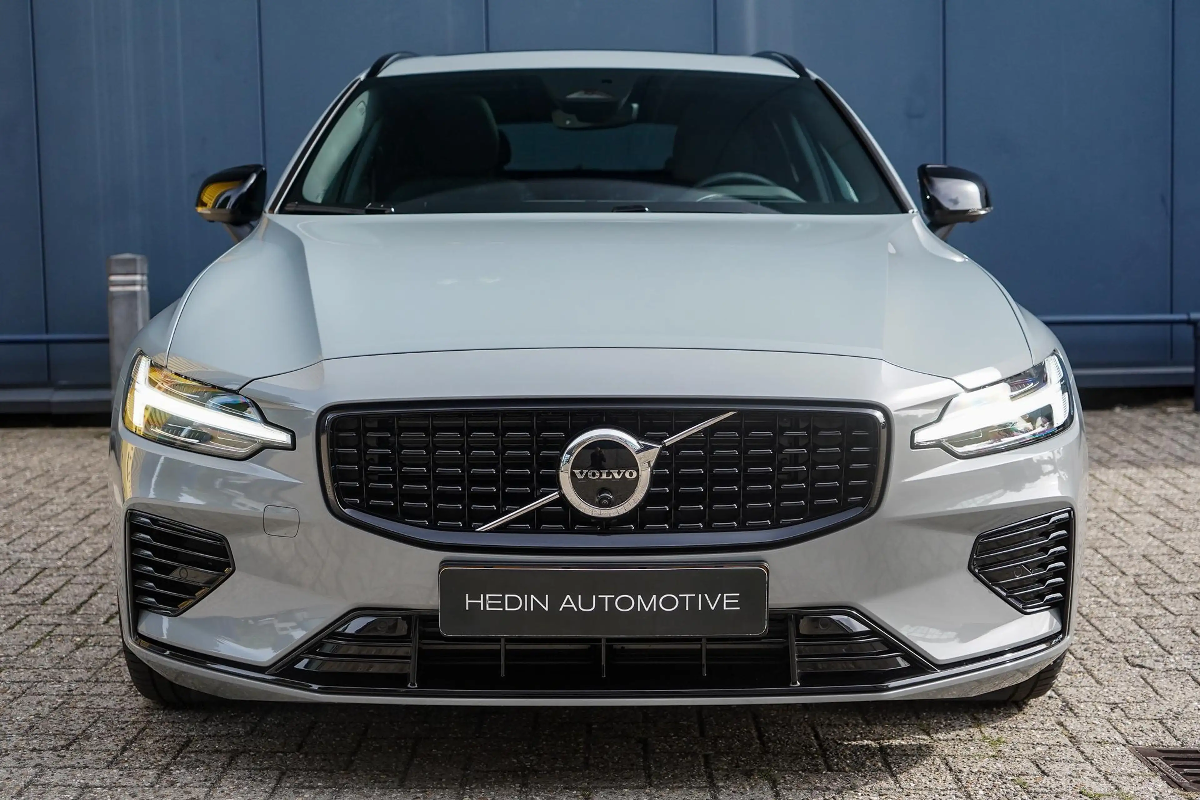 Volvo V60 T8 Plug-in hybrid AWD Plus Dark | Trekhaak | Panor — photo 2