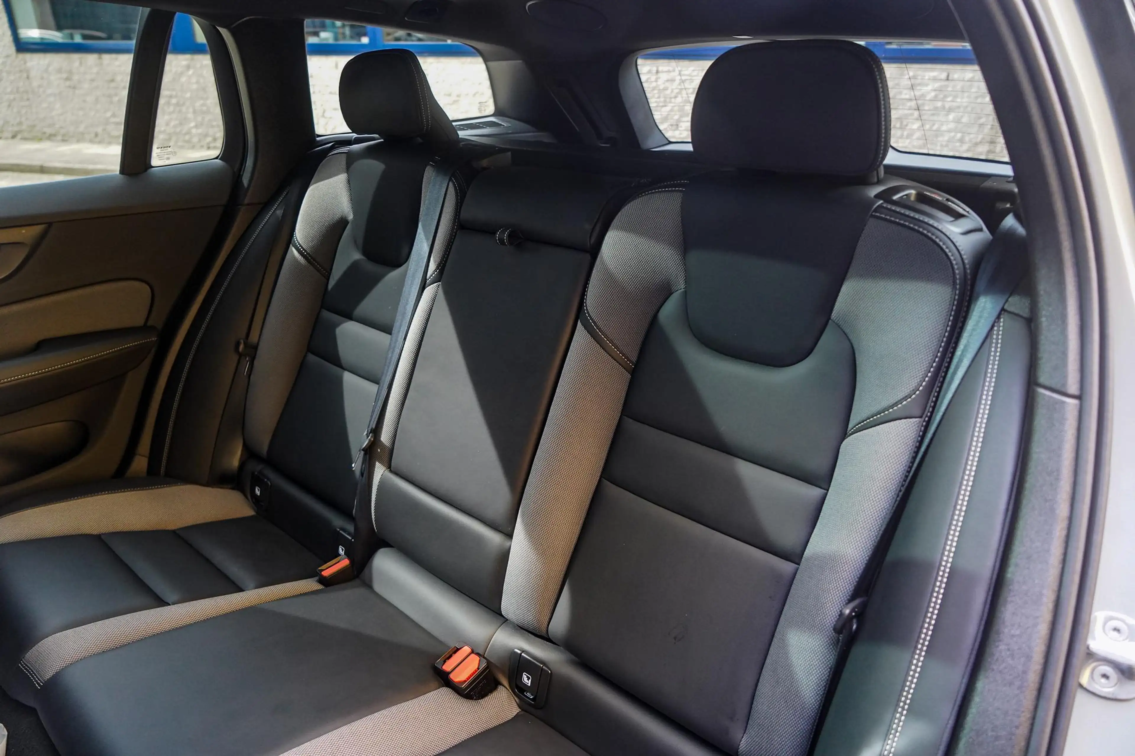 Volvo V60 T8 Plug-in hybrid AWD Plus Dark | Trekhaak | Panor — photo 14