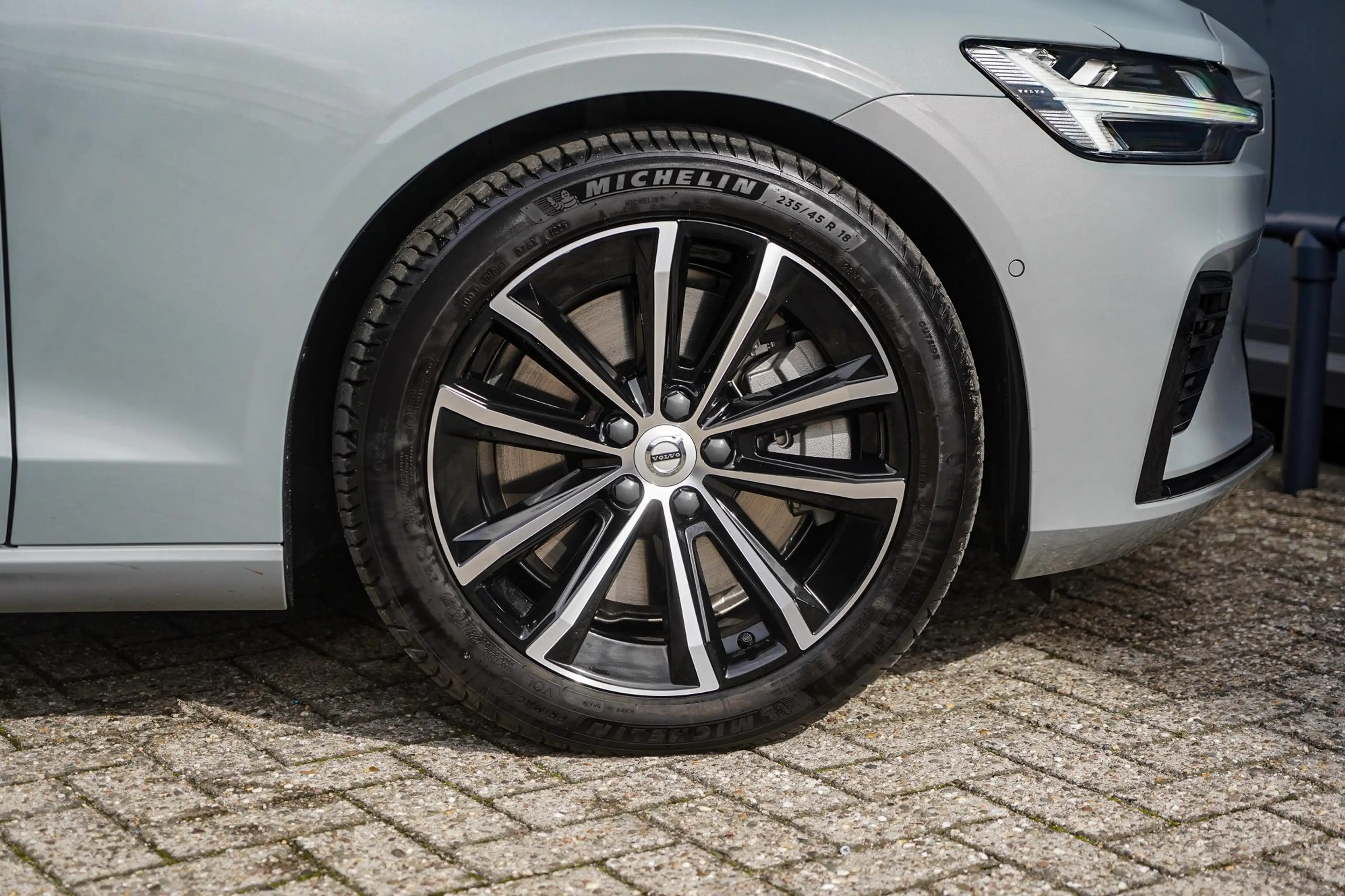 Volvo V60 T8 Plug-in hybrid AWD Plus Dark | Trekhaak | Panor — photo 7