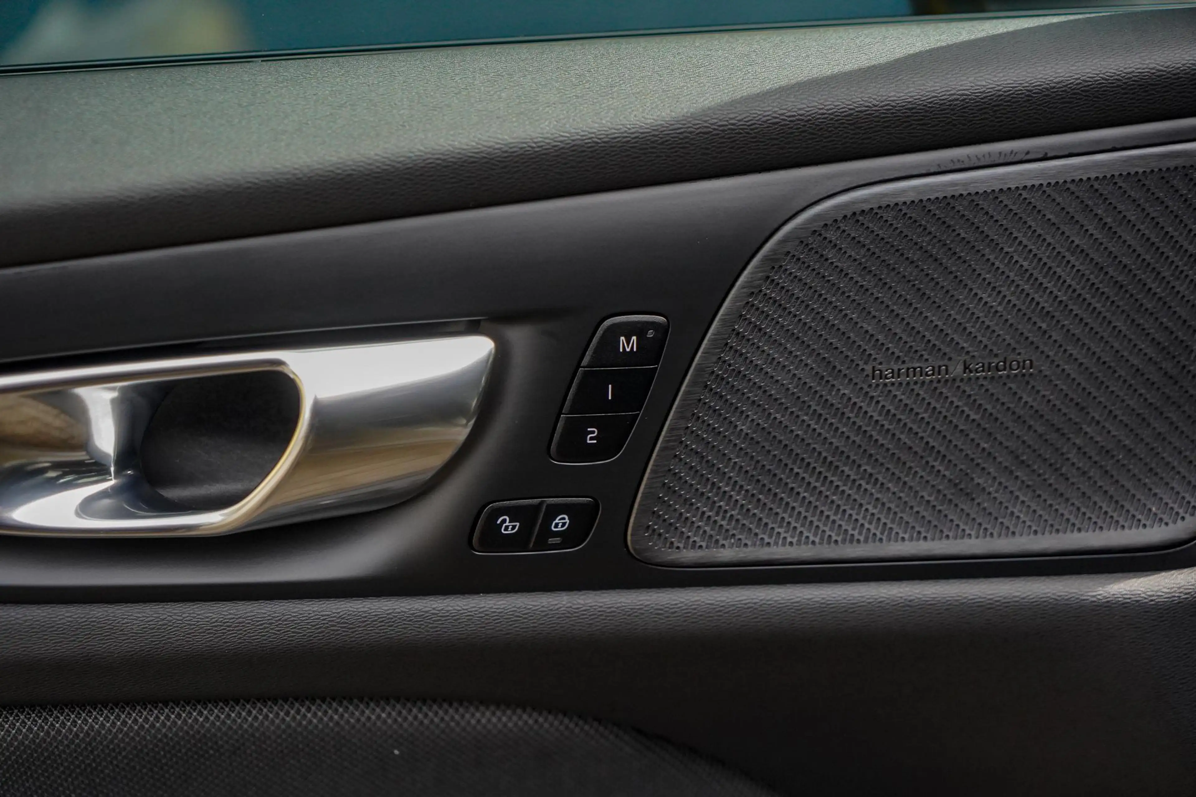 Volvo V60 T8 Plug-in hybrid AWD Plus Dark | Trekhaak | Panor — photo 15