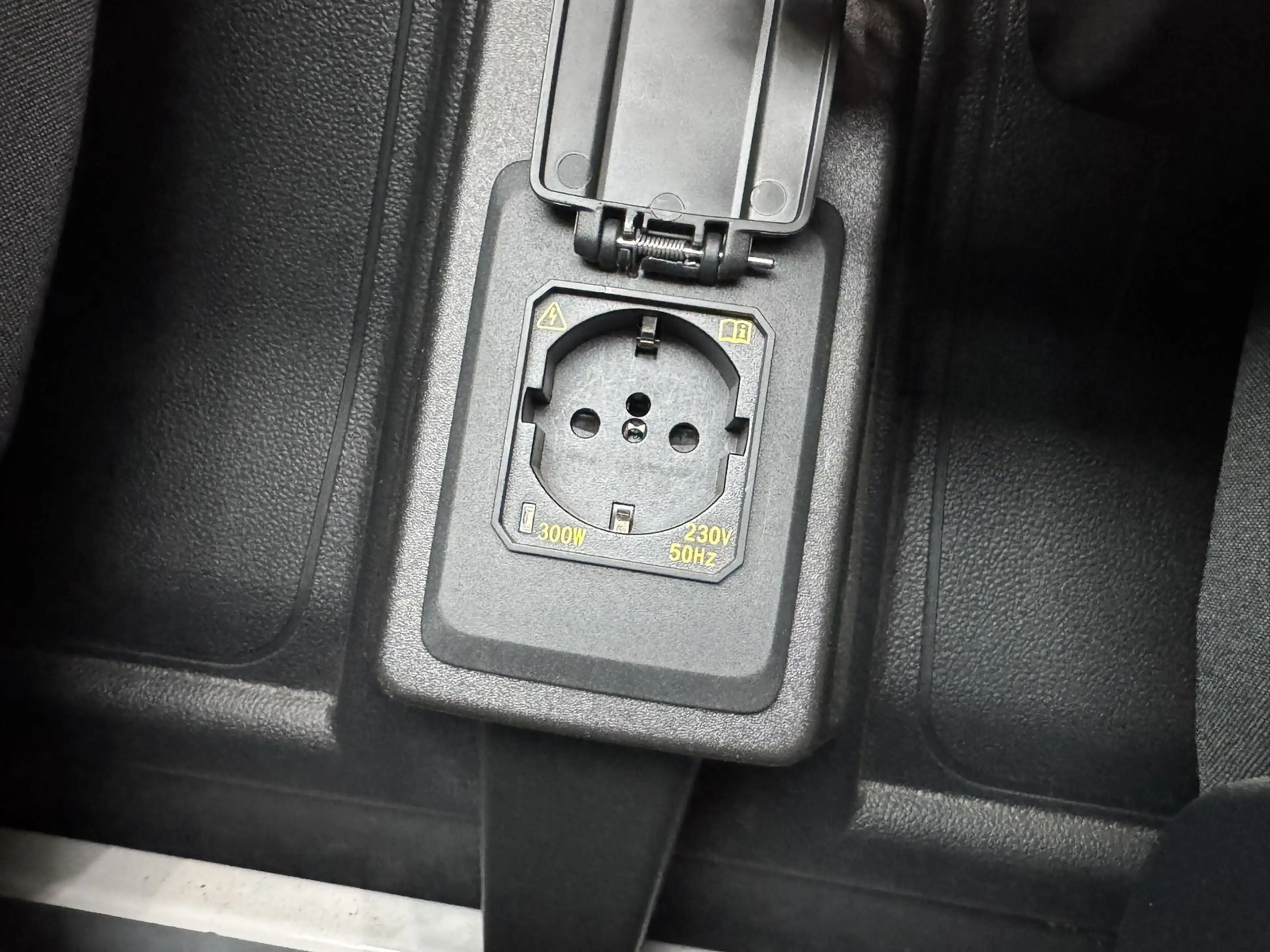 Volkswagen Caddy Kasten 2.0TDI 4Motion LED*230Volt — photo 15