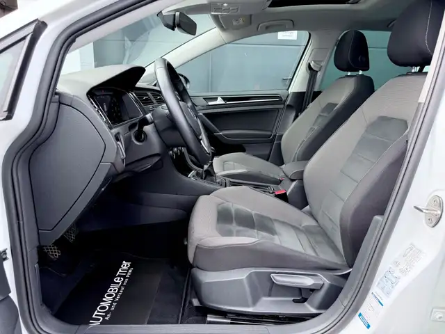 Volkswagen Golf view 9