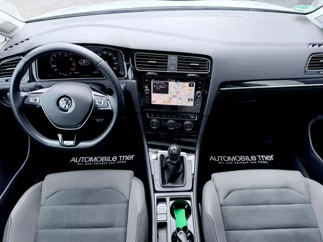 Volkswagen Golf view 11