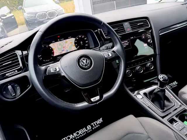 Volkswagen Golf view 10