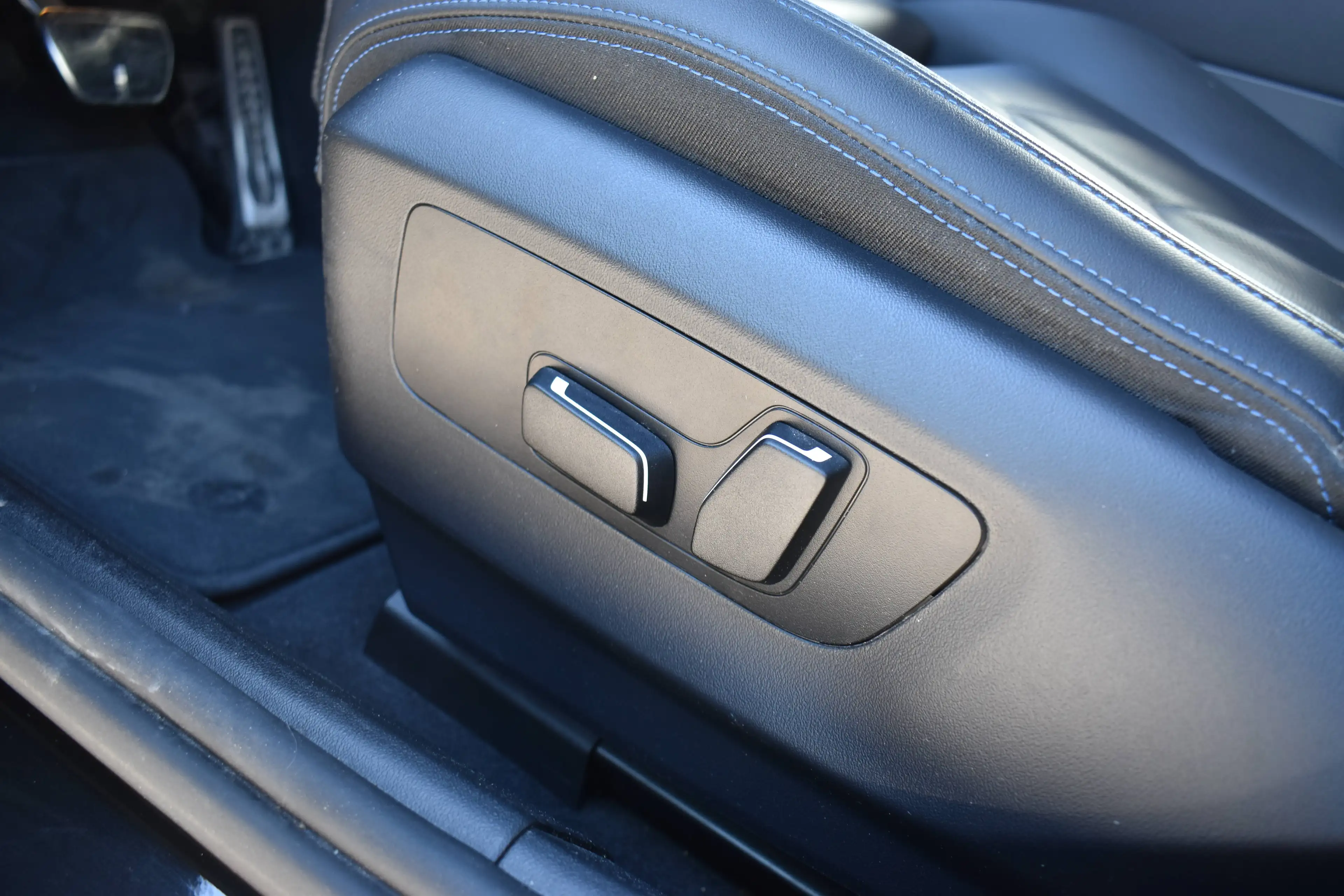 BMW i5 eDrive40 Pack M *Pano - Full Options * — photo 10