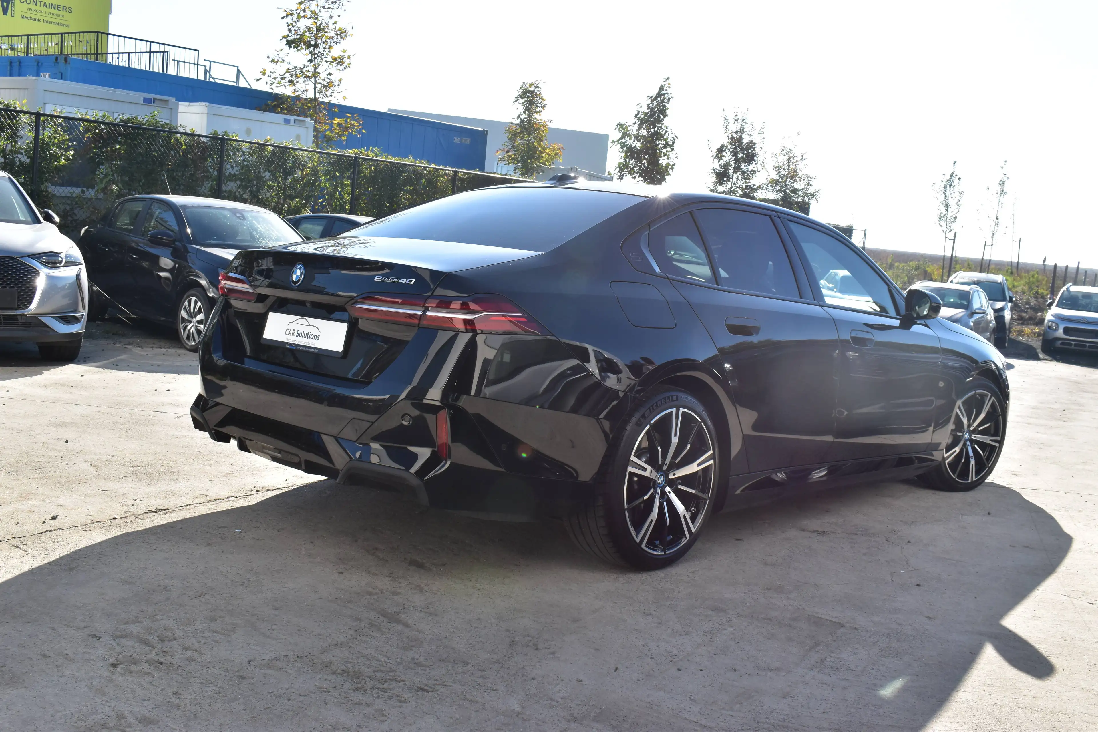 BMW i5 eDrive40 Pack M *Pano - Full Options * — photo 3