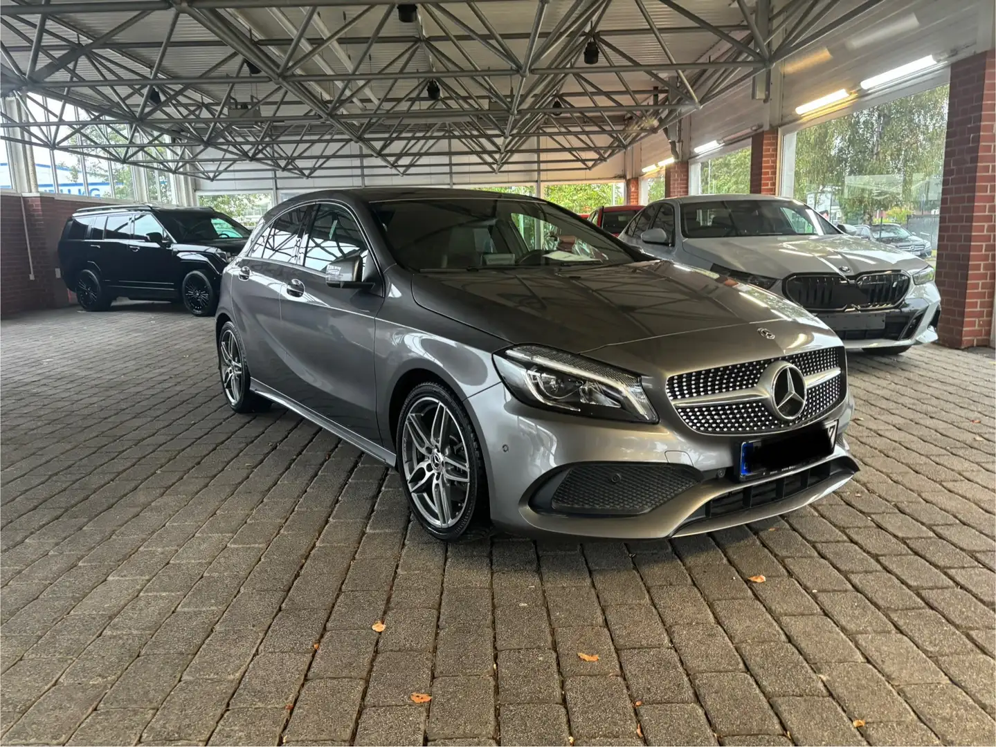 Mercedes-Benz A 220 4Matic 7G-DCT AMG Line Szürke - 2