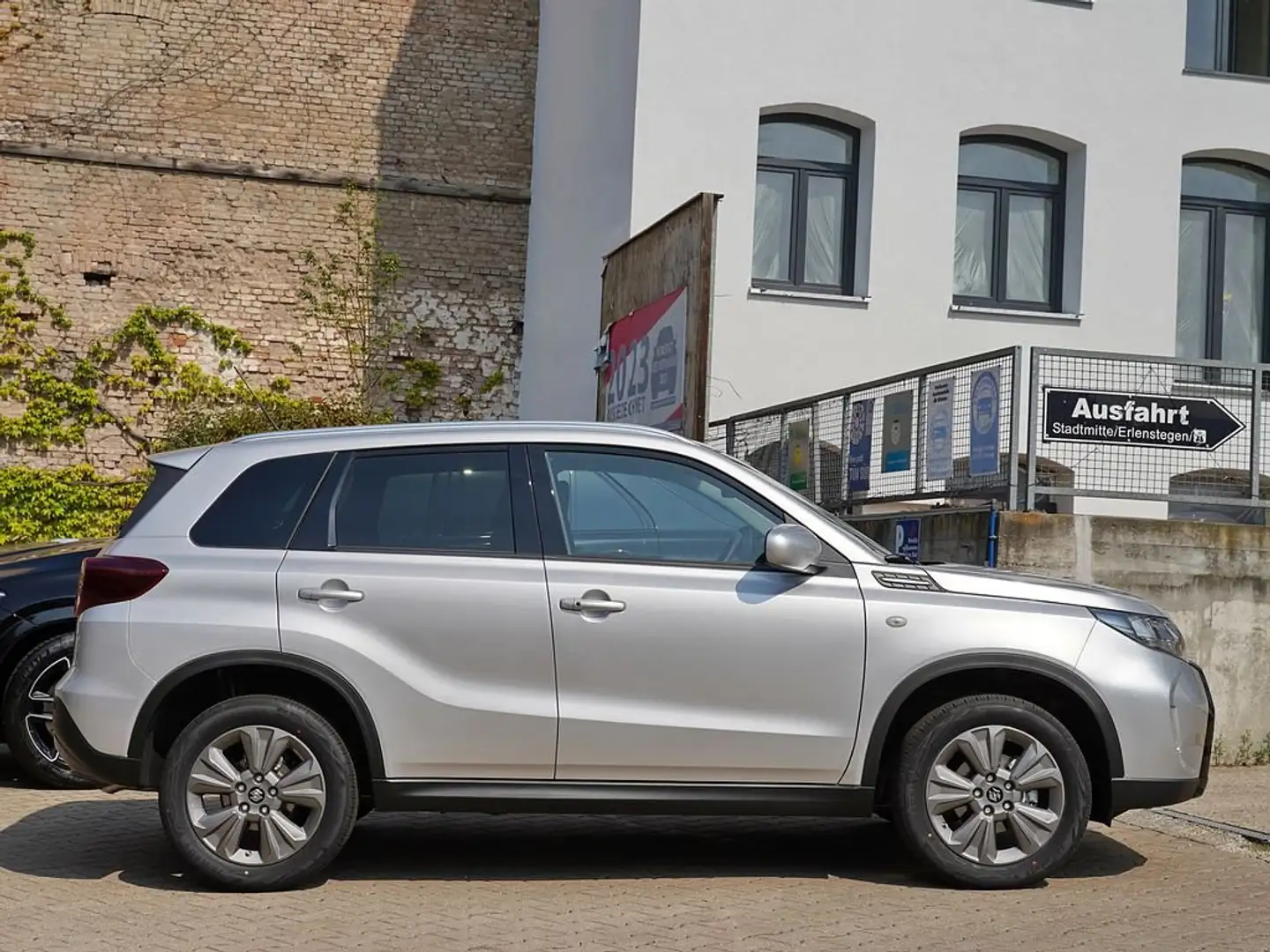 Suzuki Vitara 1.4 | 4x2 | Mild-Hybrid | AHK | Comfort | 1. Hand Silber - 2