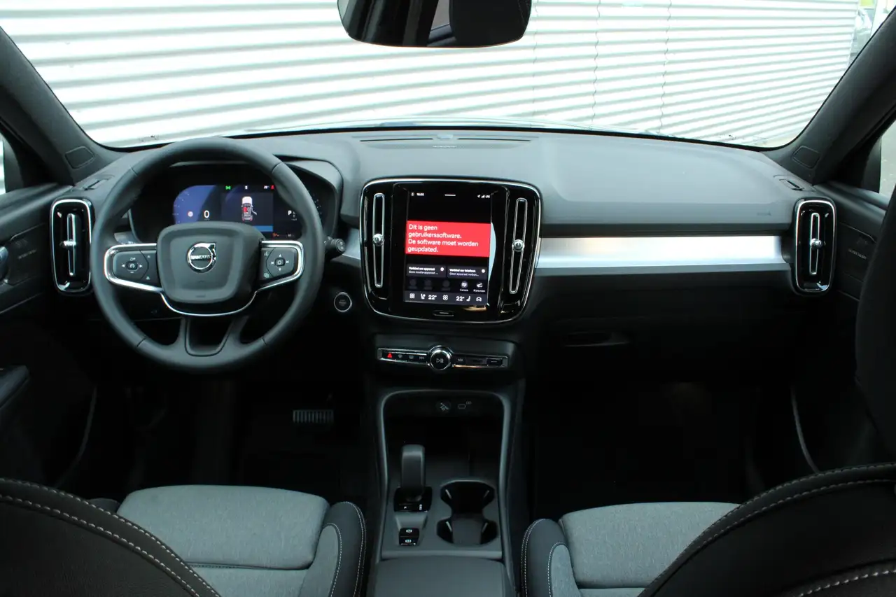 Volvo XC40 2026