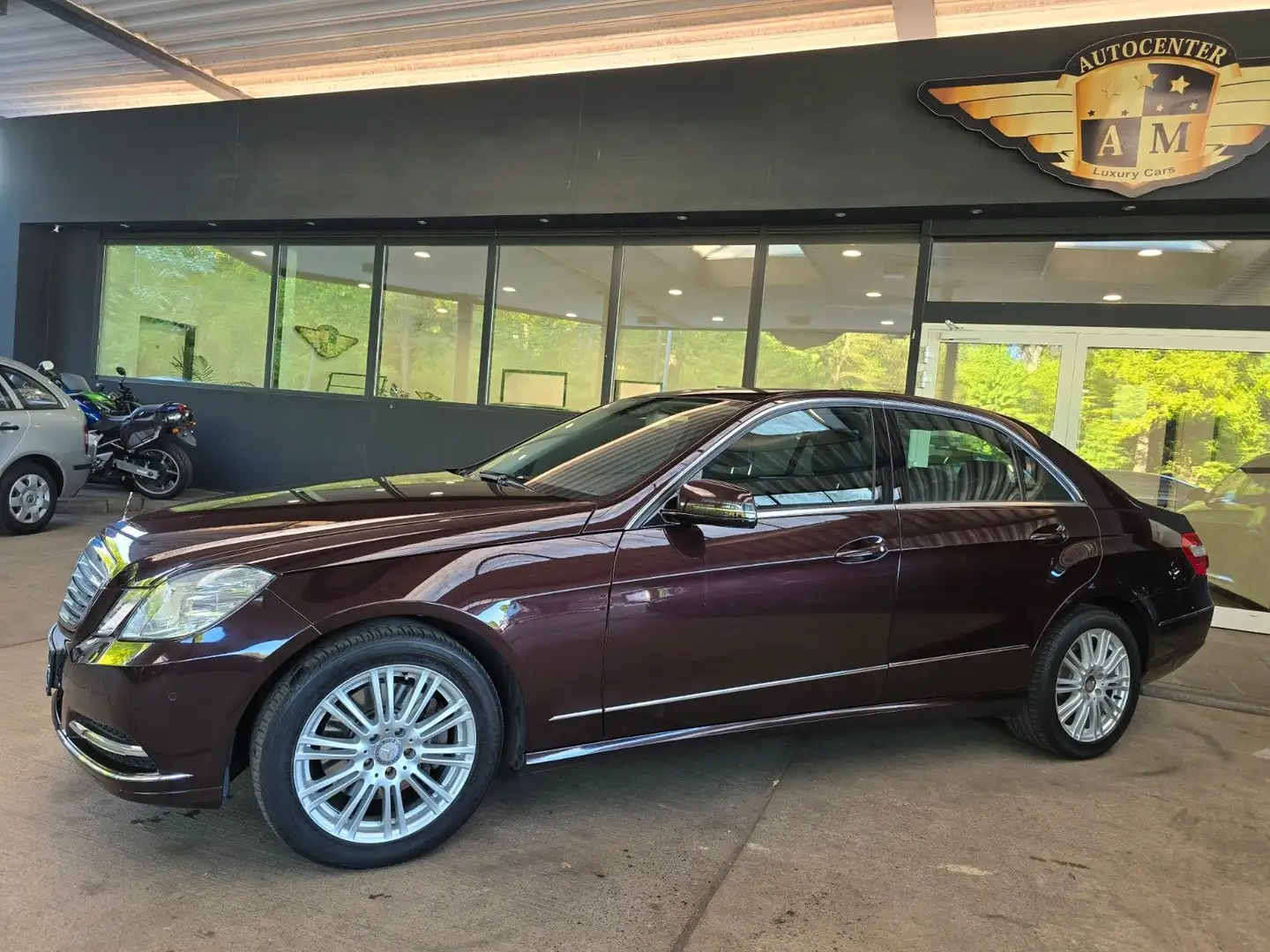 Mercedes-Benz E 350 4Matic Lim. ELEGANCE AGILITY/NAVI/2.Hand Hnědá - 2