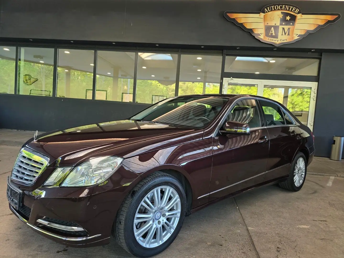 Mercedes-Benz E 350 4Matic Lim. ELEGANCE AGILITY/NAVI/2.Hand Hnědá - 1