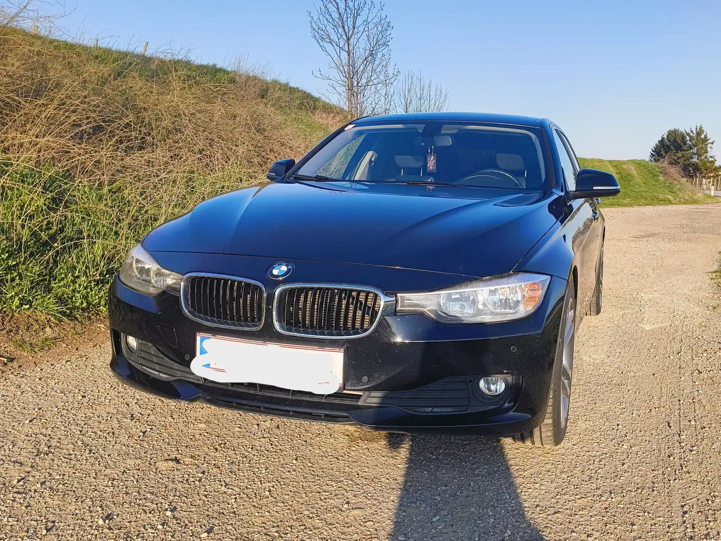 BMW 318 318d Touring Schwarz - 2