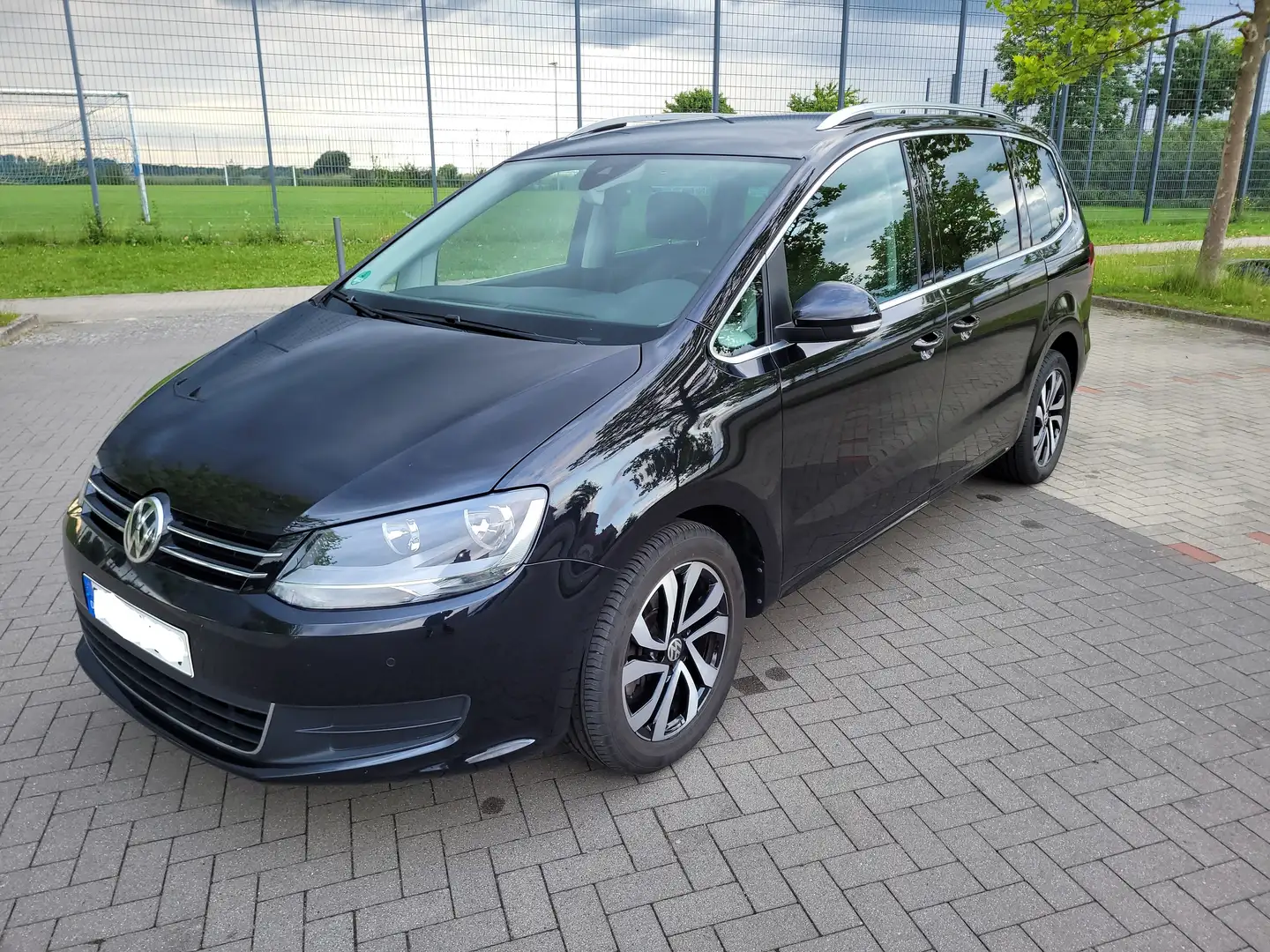 Volkswagen Sharan 1.4TSI ACTIVE 7Si AHK Kam. DSG ACC WR 5JGar Busin. Чёрный - 1