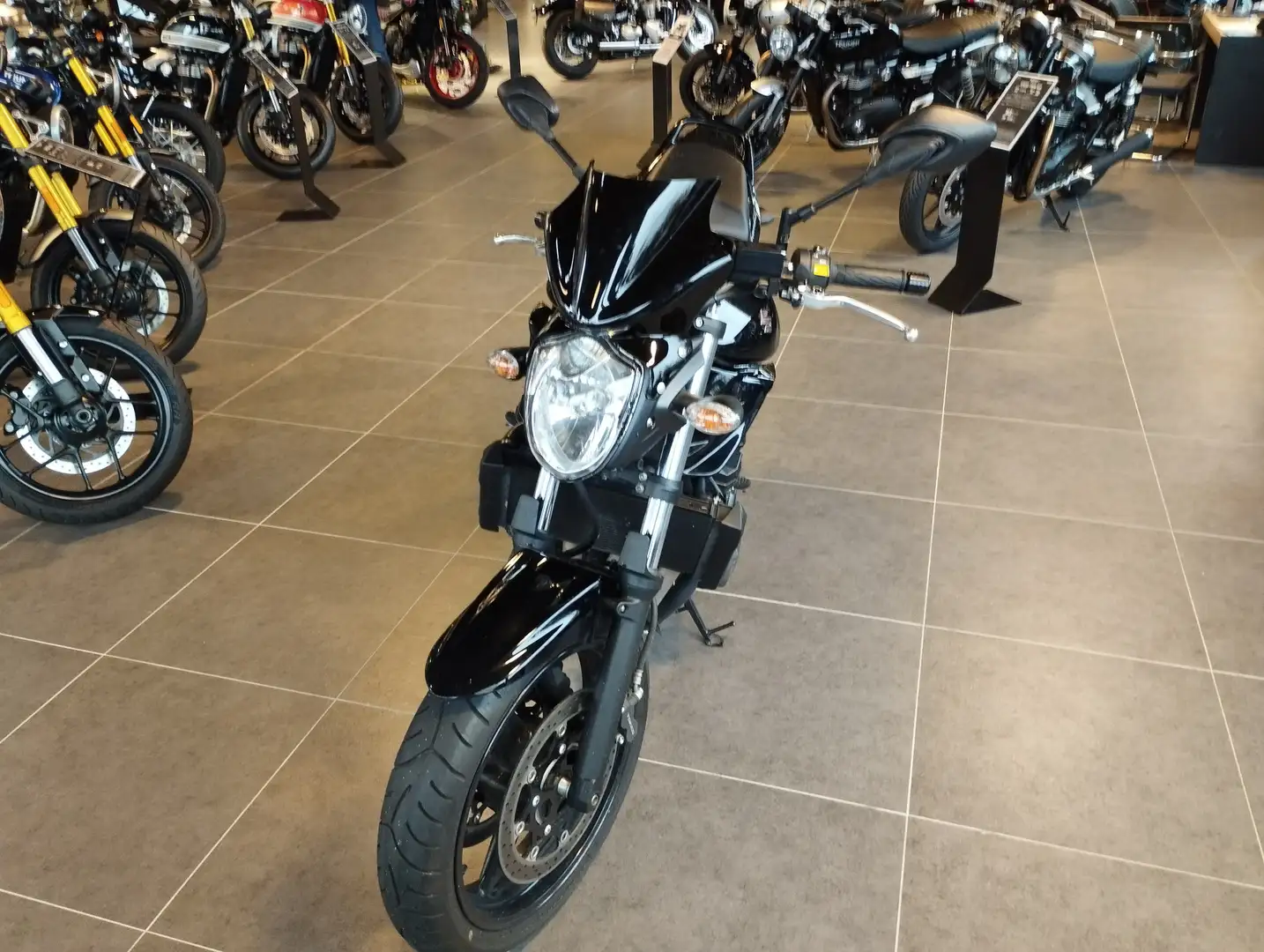 Suzuki GSF 650 Noir - 2