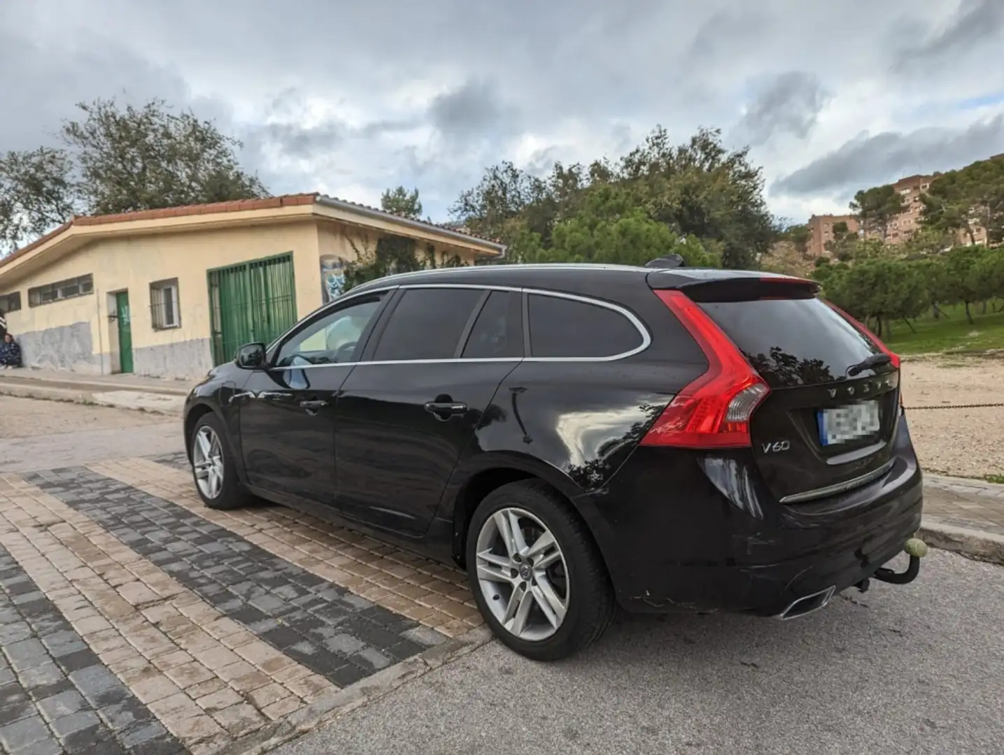 Volvo V60 D6 Plug-in Hybrid AWD Aut. Negro - 2