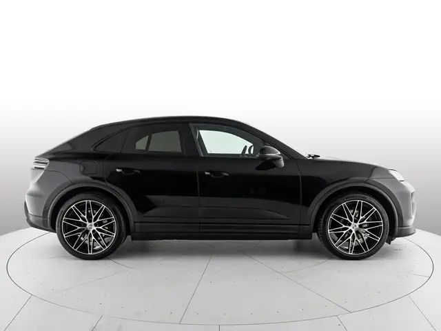 Porsche Macan view 4
