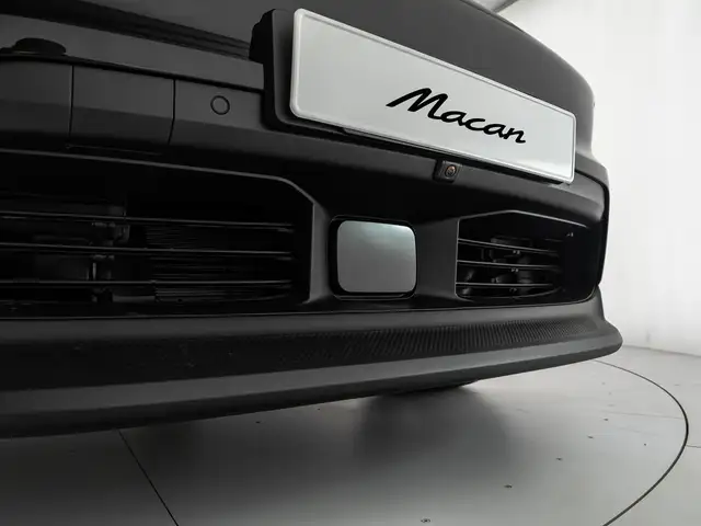 Porsche Macan view 12