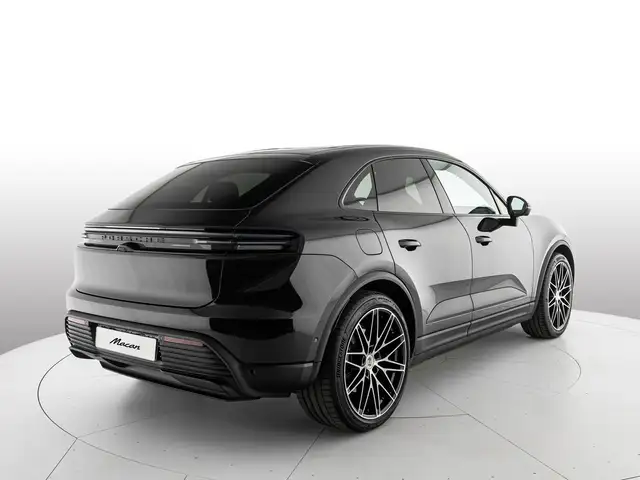 Porsche Macan view 3