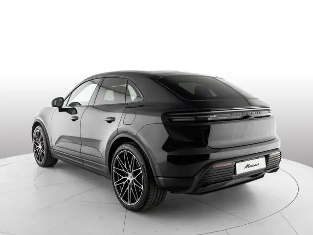 Porsche Macan view 7
