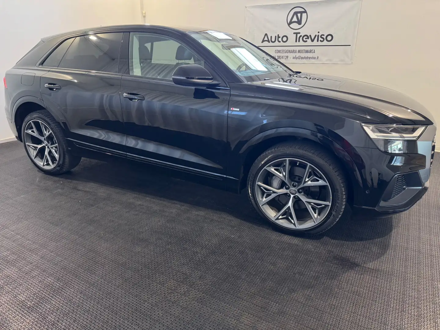 Audi Q8 45 TDI quattro tiptronic Sport Zwart - 2