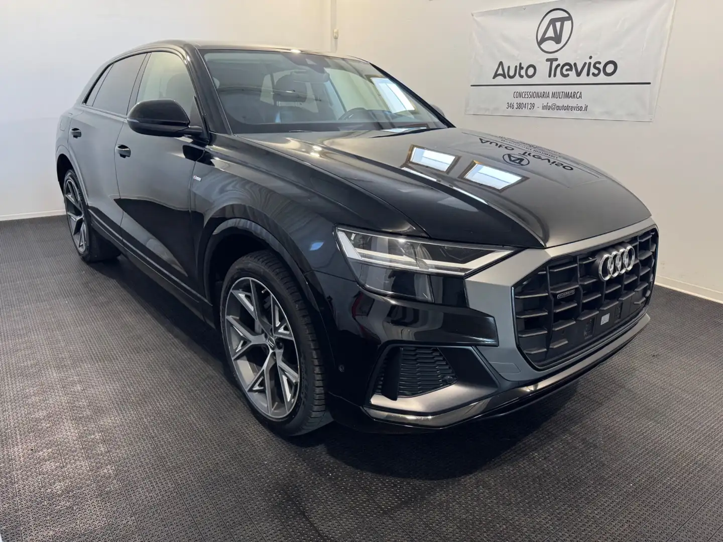 Audi Q8 45 TDI quattro tiptronic Sport Zwart - 1