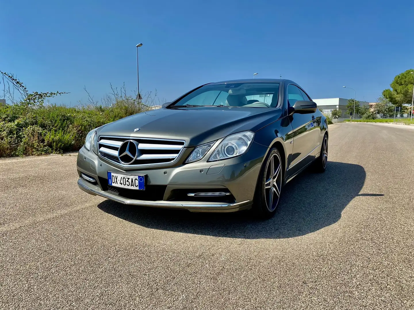 Mercedes-Benz E 250 E Coupe 250 cdi be Avantgarde Gris - 1