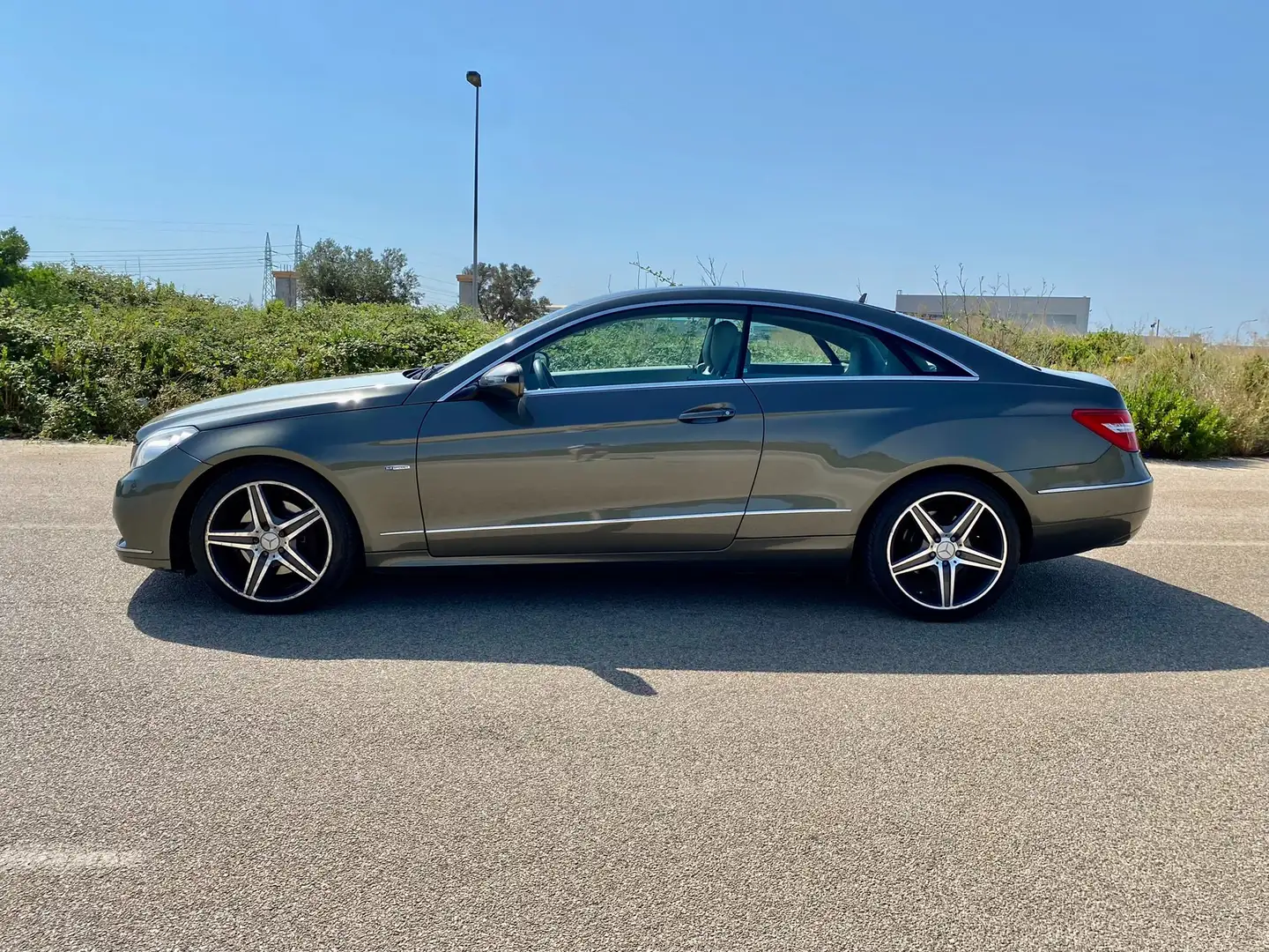 Mercedes-Benz E 250 E Coupe 250 cdi be Avantgarde Gris - 2