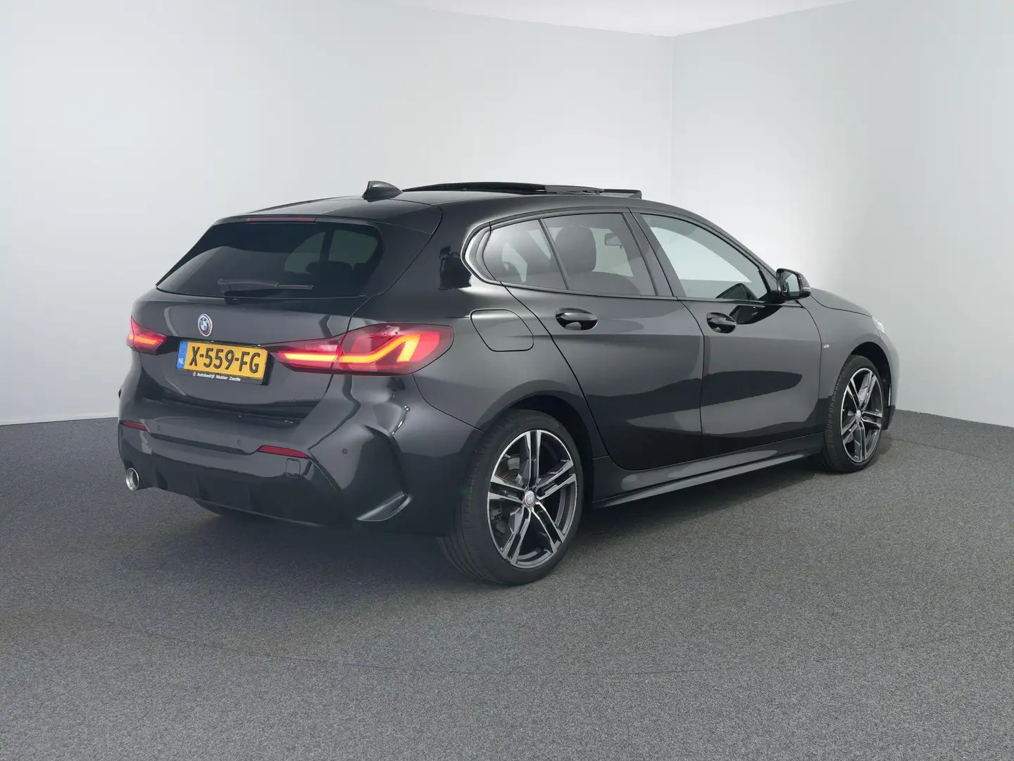 BMW 118 1 Serie 118i Corporate High Executive | M sport | Schwarz - 2